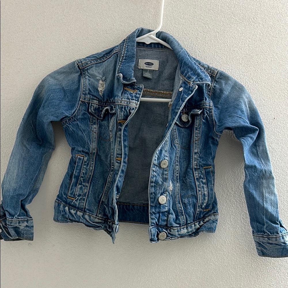 🦋 Kids Lightwash distressed Blue Denim Jean Jacket for Girls size Small.
